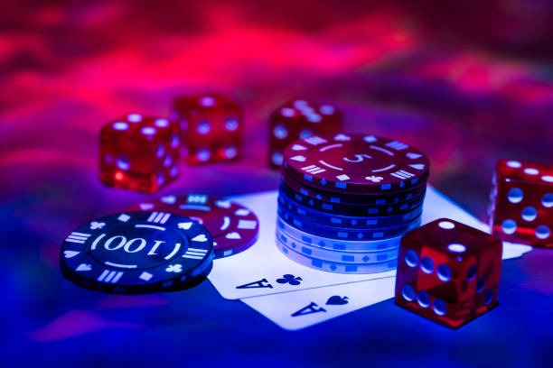 vip33 live Gaple table showing domino tiles, open ends, and dealer managing the game
